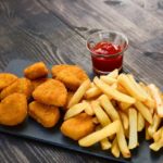 03.-NUGGUETS + PAPAS FRITAS